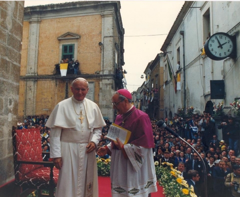 Trent’anni fa la visita di Giovanni Paolo II a Troia – Discorso e video